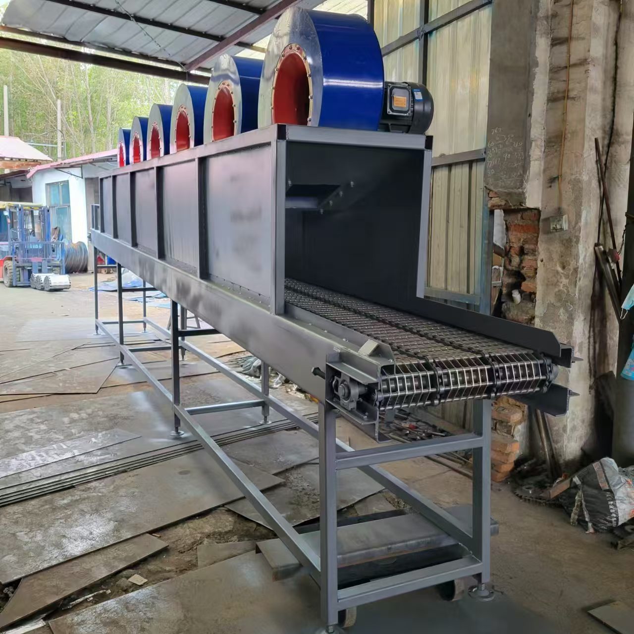 熱鍛造件降溫輸送機(jī) 冷卻傳送帶 散熱輸送鏈  熱鍛造件降溫輸送機(jī) 冷卻傳送帶 散熱輸送鏈